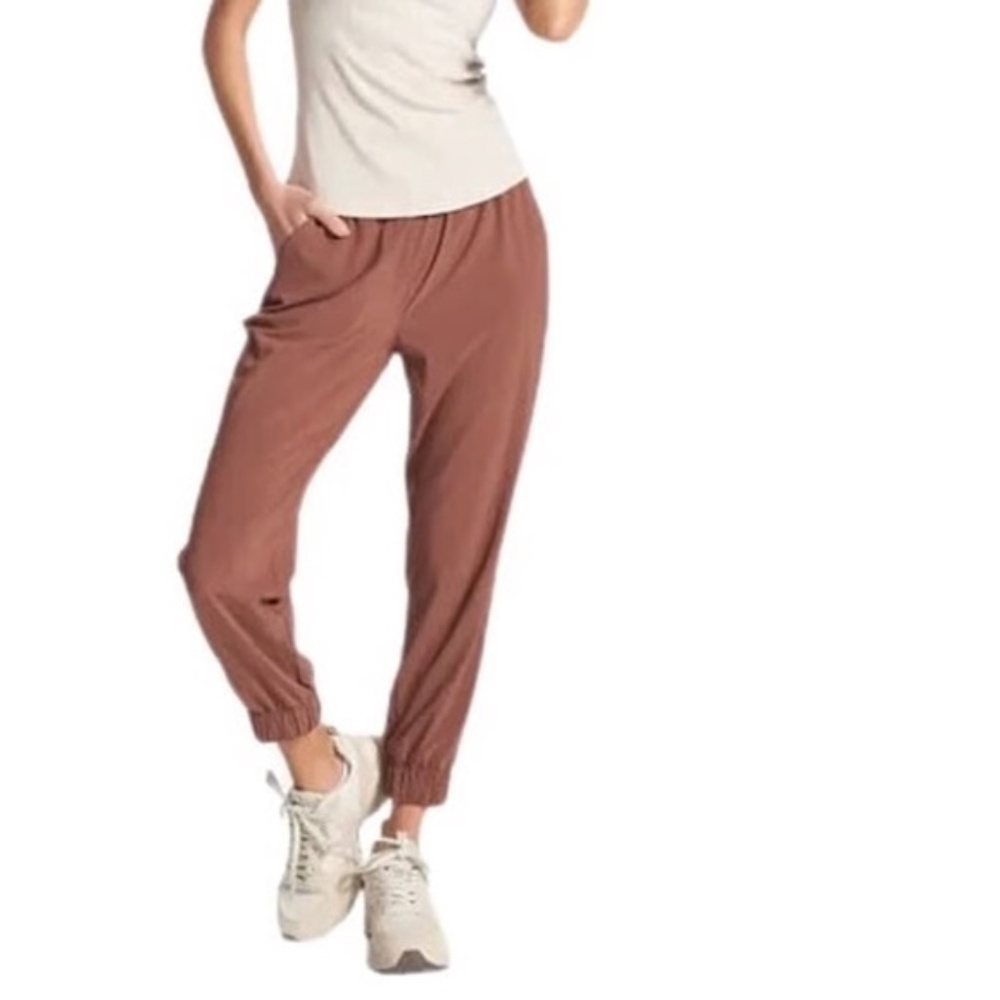 Vuori Women's Villa Jogger size Small